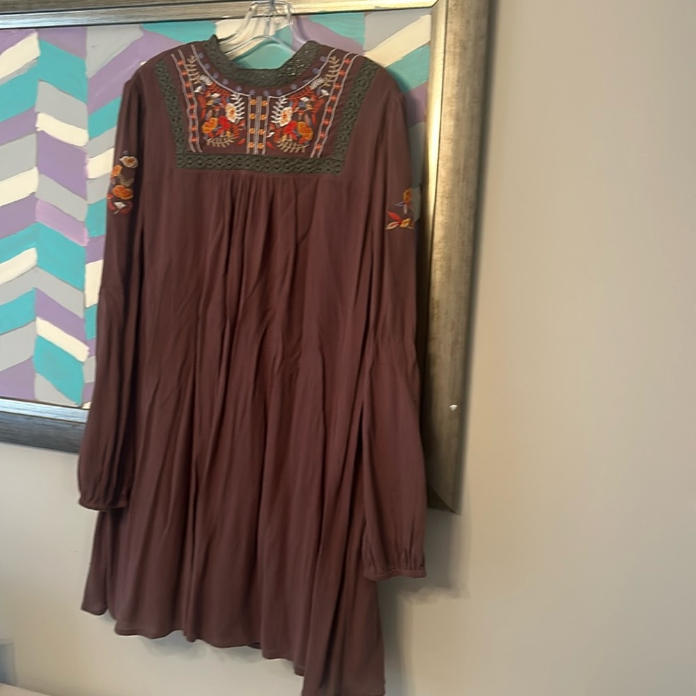 Brown dress with embroidery L NWOT